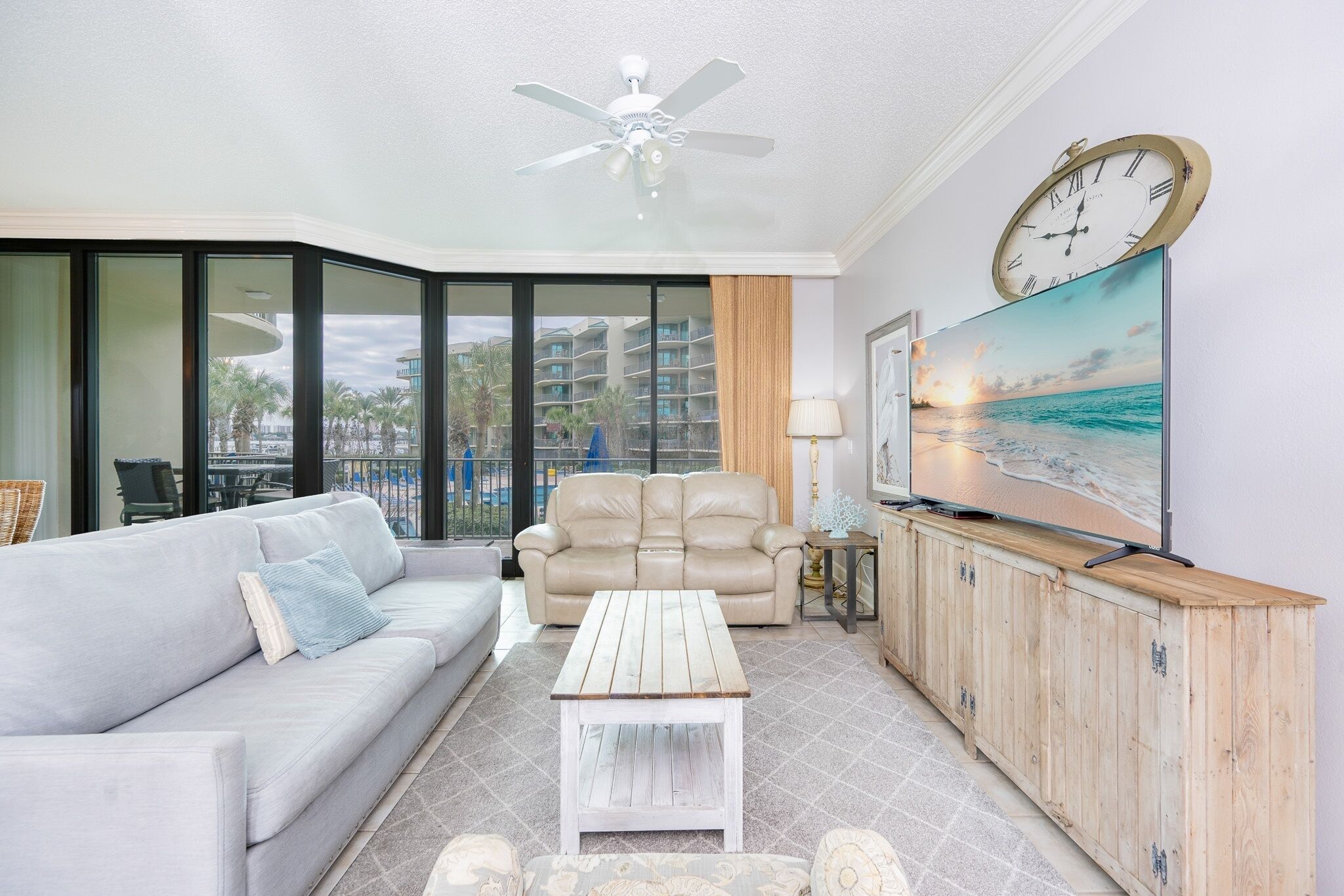 Condo, 2 Bedrooms | Living area