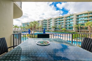 Condo, 2 Bedrooms | Outdoor dining - Phoenix On The Bay 1129 2 Bedroom Condo (Orange Beach)