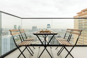 Terrace/patio - Colorful Designer Retreat - Luxury  (Dubai)