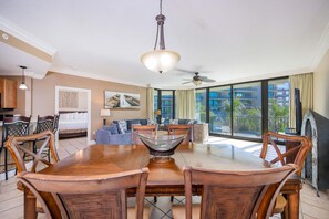 Condo, 3 habitaciones | Interior