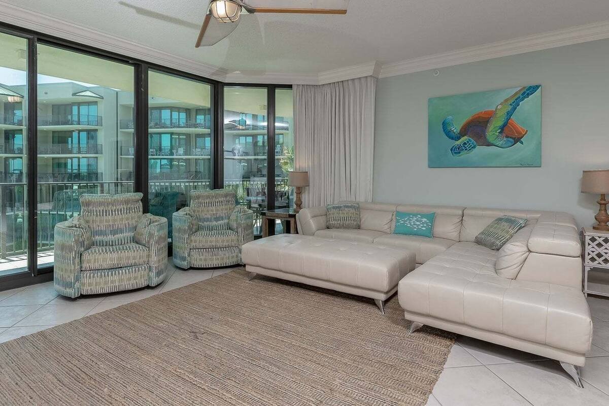 Condo, 3 Bedrooms | Living area