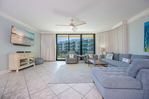 Condo, 3 Bedrooms | Living area