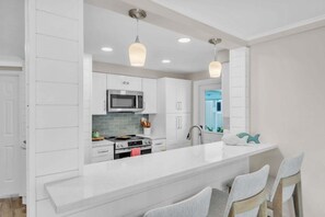 House, 3 Bedrooms | Private kitchen - Aqua Maria 3 Bedroom Home (Holmes Beach)