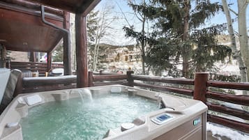 Condo, 2 quartos | Hidromassagem externa