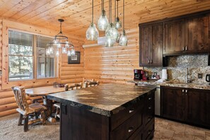 Condo, 2 quartos | Cozinha privada