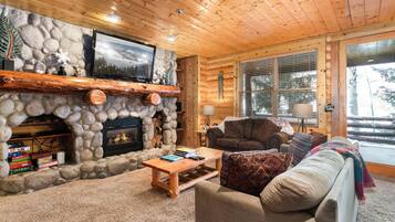 Condo, 2 Bedrooms | Living area