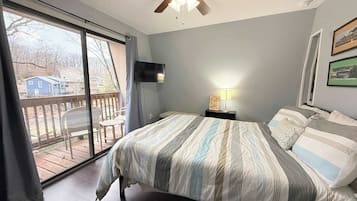 House, Multiple Beds, Kitchen (A Frame Escape)