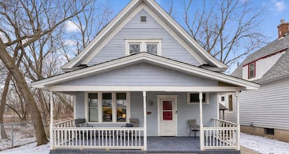 Spacious 2BR Across from Como Lake - Bramble