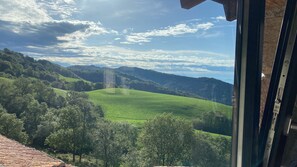 Interior - Holiday Home 'La Cavallera' with Mountain Views, Shared Garden and Wi-Fi (Sant Martí d'Ogassa)