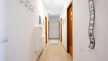 Interni