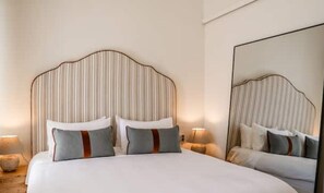 6 bedrooms, iron/ironing board, WiFi, bed sheets