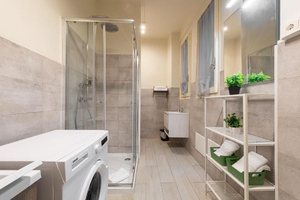 Superior-Apartment, Balkon | Badezimmer | Dusche, Regendusche, kostenlose Toilettenartikel, Haartrockner