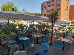 Appartamento Superior, balcone | Ristorazione all'aperto