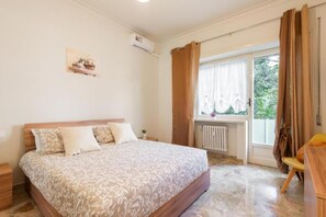Appartement Supérieur, balcon | Literie hypoallergénique, bureau, fer et planche à repasser