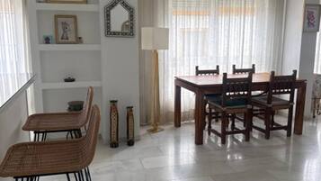 Apartment, 1 Bedroom | Dining room