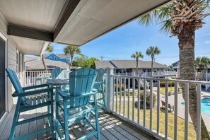 Outdoor dining - Floral Villa D14 - Three Bedroom Two Bath Condo with Shared Pool (Surfside Beach)