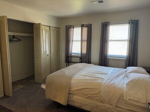 2 habitaciones, tabla de planchar con plancha, wifi y ropa de cama 