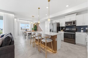 Fridge, microwave, oven, stovetop - Storey Lake brand new near Disney lake & club view (Kissimmee)