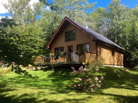 Exterior. Charming Lakefront Retreat | Unplug at Luna Rosa Chalet