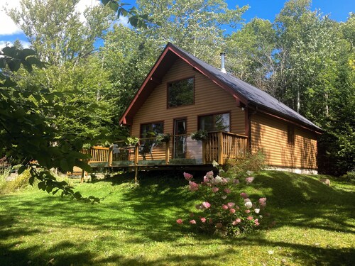 Charming Lakefront Retreat   |   Unplug at Luna Rosa Chalet