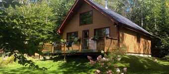 Charming Lakefront Retreat   |   Unplug at Luna Rosa Chalet