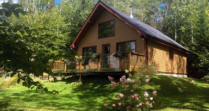 Charming Lakefront Retreat | Unplug at Luna Rosa Chalet