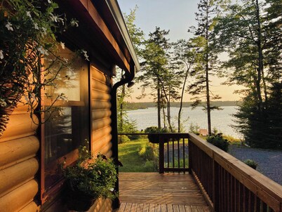 Charming Lakefront Retreat   |   Unplug at Luna Rosa Chalet