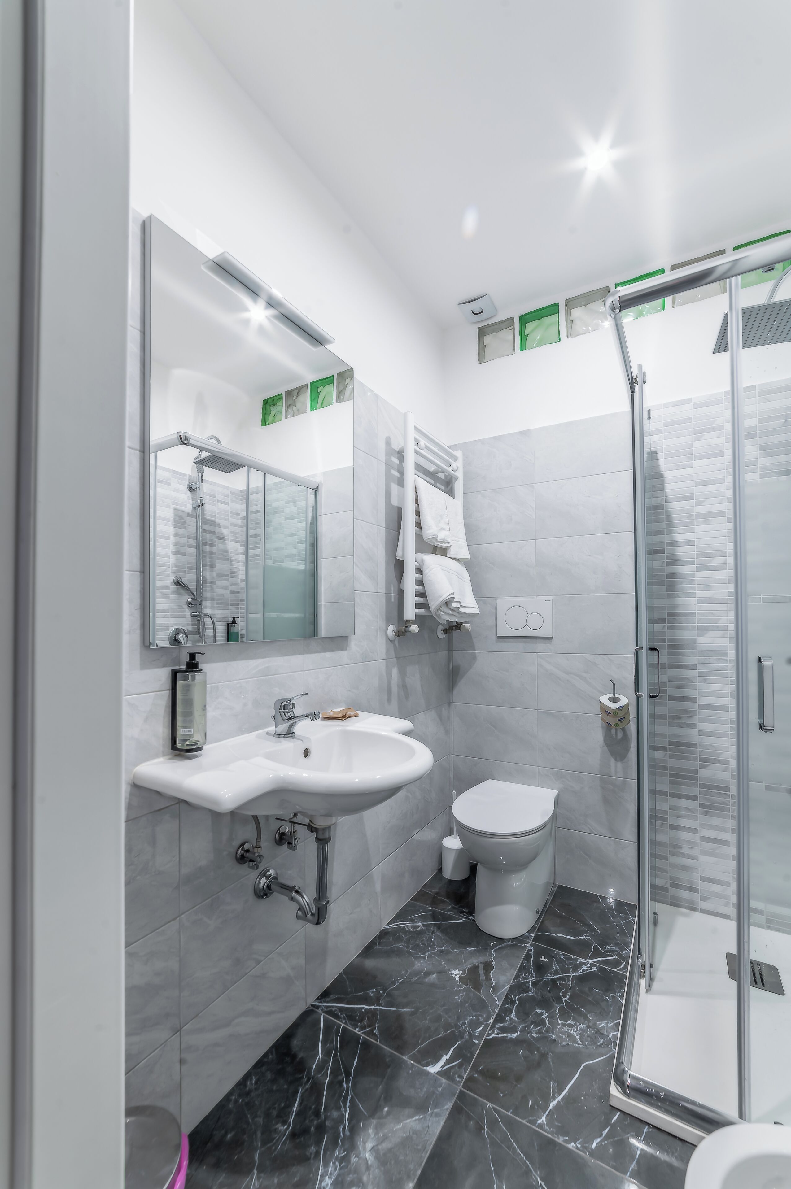 Economy kamer, 1 twee- of 2 eenpersoonsbedden | Badkamer