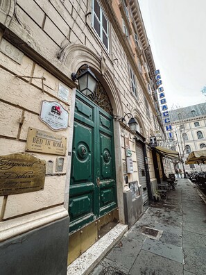 Exterior detail - Rome in Love B&B - Termini Train Station (Rome)