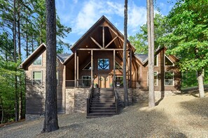 Exterior - 4BR Lodge with Hot Tub and Game Loft (Broken Bow)