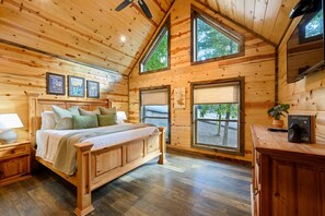 4 bedrooms, iron/ironing board, WiFi, bed sheets - 4BR Lodge with Hot Tub and Game Loft (Broken Bow)
