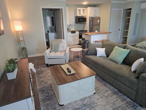 Beautiful private 1-bedroom studio with full kitchen in delightful Kernersville