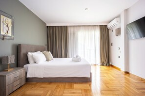 2 bedrooms, iron/ironing board, free WiFi, bed sheets - Charming Maisonette In Southern Suburbs (Voula)