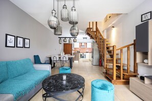 Smart TV - Charming Maisonette In Southern Suburbs (Voula)