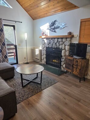 Fireplace - Best Place to Stay in Idyllwild (Idyllwild-Pine Cove)