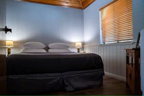 Room - Best Place to Stay in Idyllwild (Idyllwild-Pine Cove)