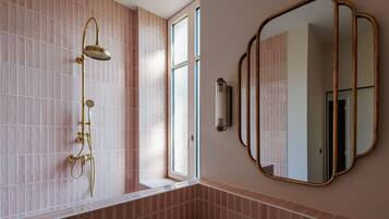 Design Double Room, Garden View | Bathroom