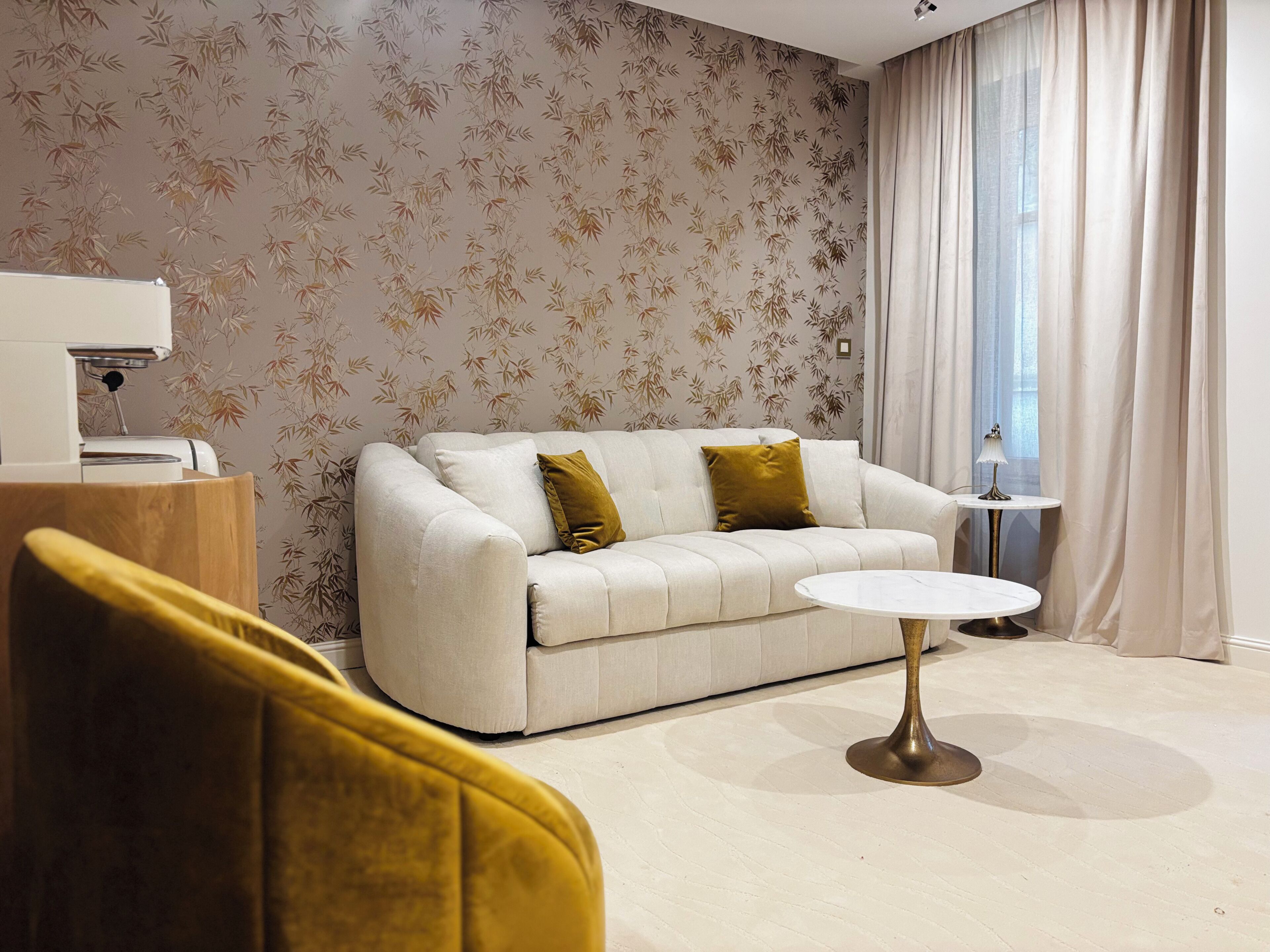 Superior Suite, Garden View | Living area