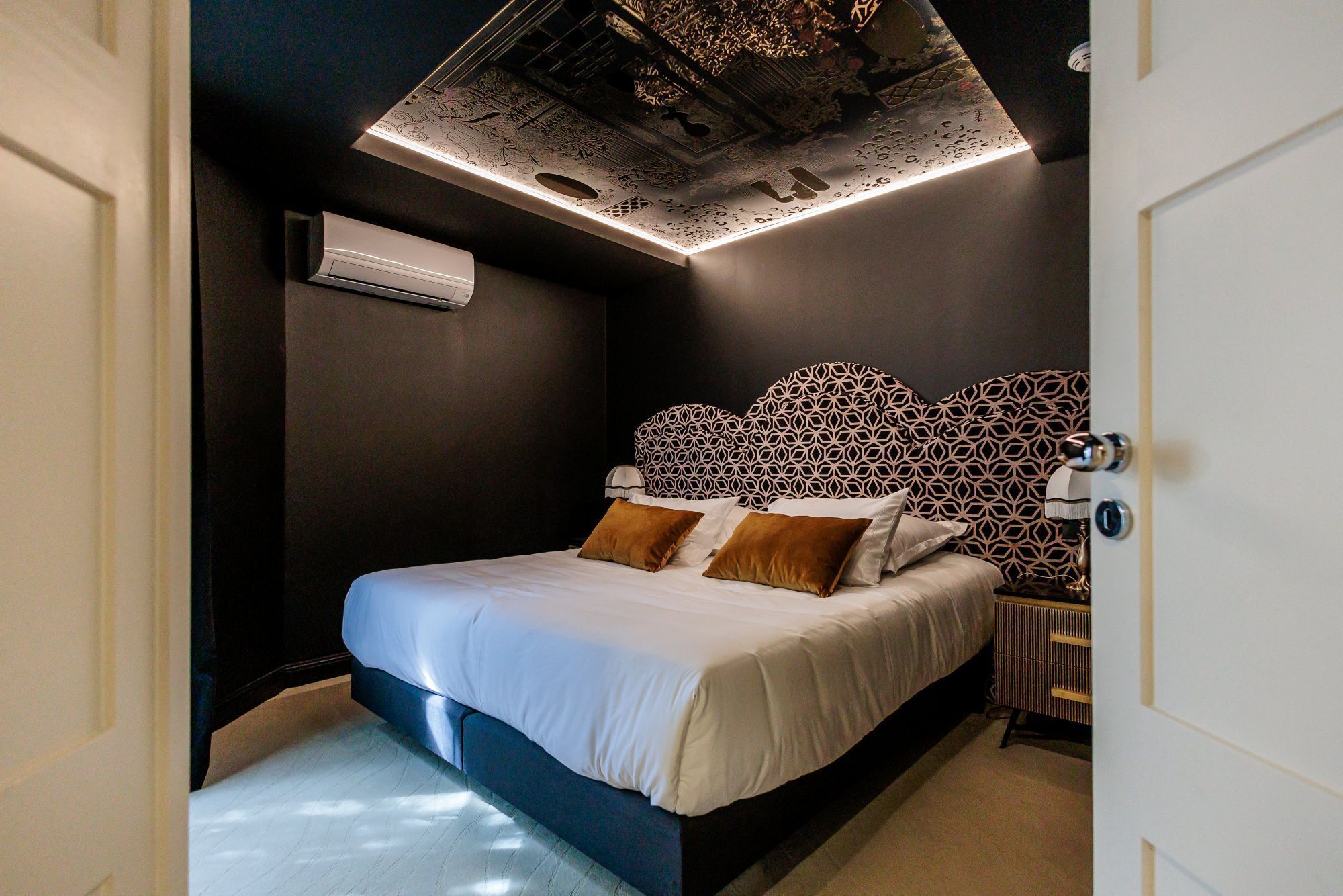 Superior Suite, Garden View | In-room safe, blackout drapes, soundproofing, free WiFi