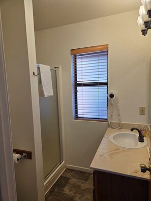 Bathroom - Charming Studio at Eagle Creek (Idyllwild-Pine Cove)