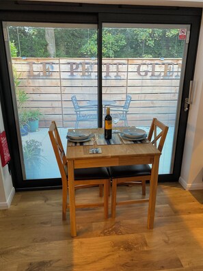 Dining - Le Petit Glen on the river lim in Uplyme (Uplyme)