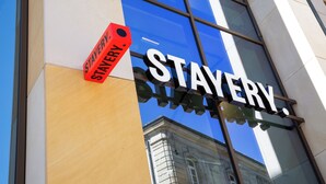 A building with a large sign reading 'STAVERY.' - STAYERY Fürth Innenstadt (Fuerth)