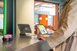 Check-in/check-out kiosk - STAYERY Fürth Innenstadt (Fuerth)