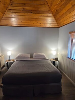 1 bedroom, WiFi, bed sheets - Comfortable 1-bedroom Suite (Idyllwild-Pine Cove)