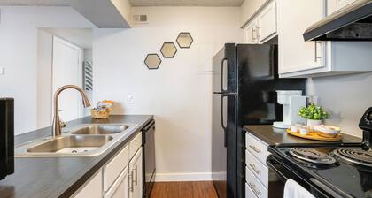 Driftwood Suite | 1BR+Futon Hideaway in Austin