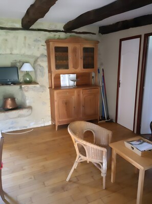 Interior - Quercy House: Private Terrace, Garden & Balcony in the Célé Valley (Corn)