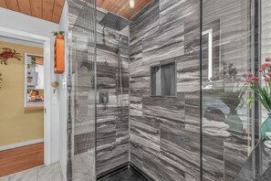 Shower, hair dryer, towels