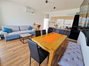 Smart TV - Two-bedroom family rooms Villa Aisha with private jacuzzi (Novalja)