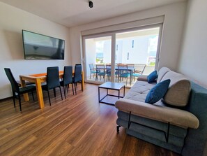 Smart TV - Two-bedroom family rooms Villa Aisha with private jacuzzi (Novalja)