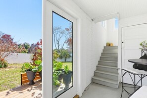 Interior - Riverside Garden Apartment w Deck & Views (Melbourne)